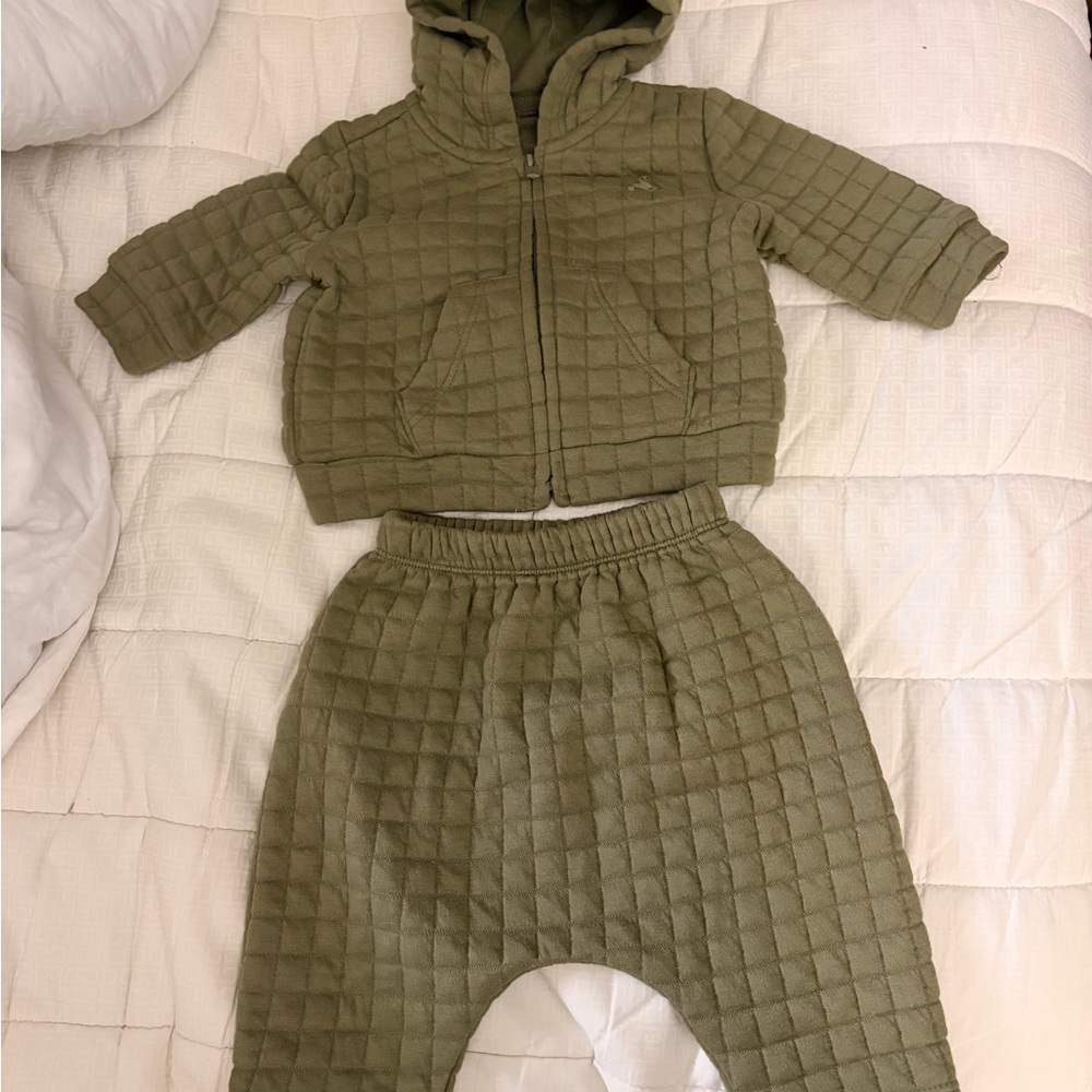 GAP Quilted Baby Set in Olive